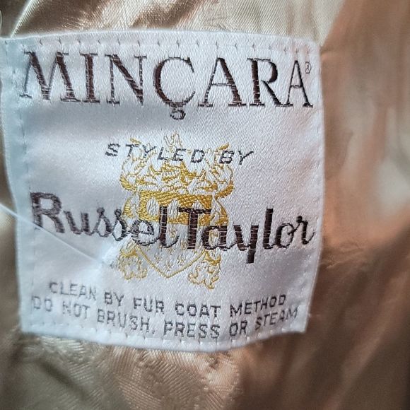 Beautiful Vintage Woman's Faux Fur Waist Length Jacket - Picture 4 of 12